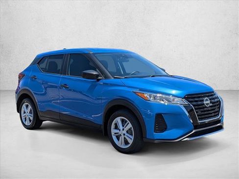Used 2023 Nissan Kicks S FWD image 3