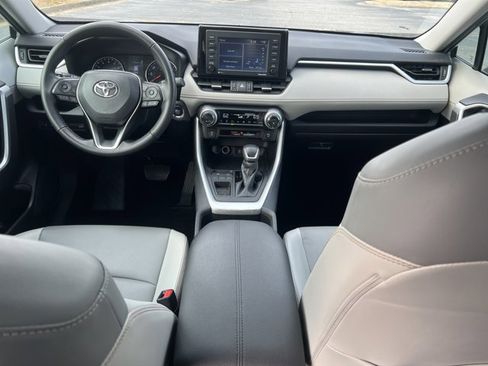 Used 2022 Toyota RAV4 XLE Premium image 19