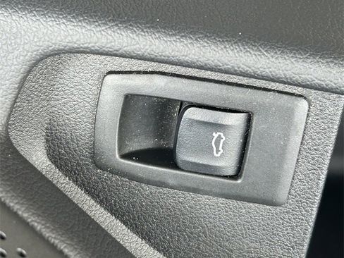 Used 2025 BMW 330i Sedan image 24