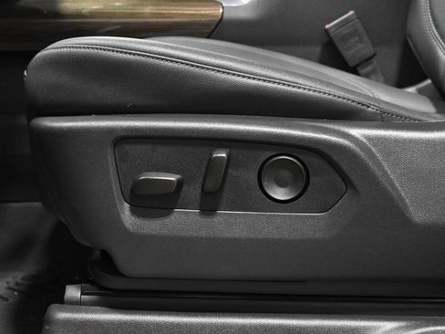 Used 2025 Chevrolet Silverado 1500 LT Trail Boss w/ Convenience Package II image 4