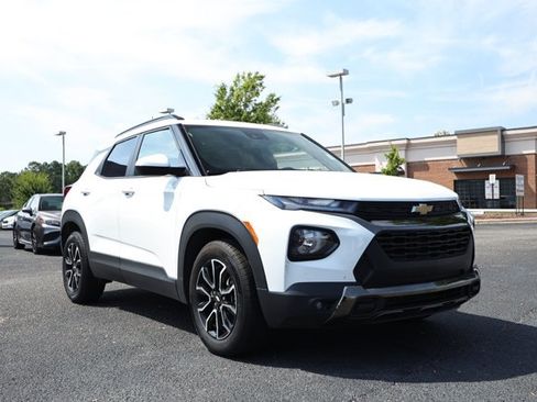 Used 2023 Chevrolet TrailBlazer ACTIV FWD image 2