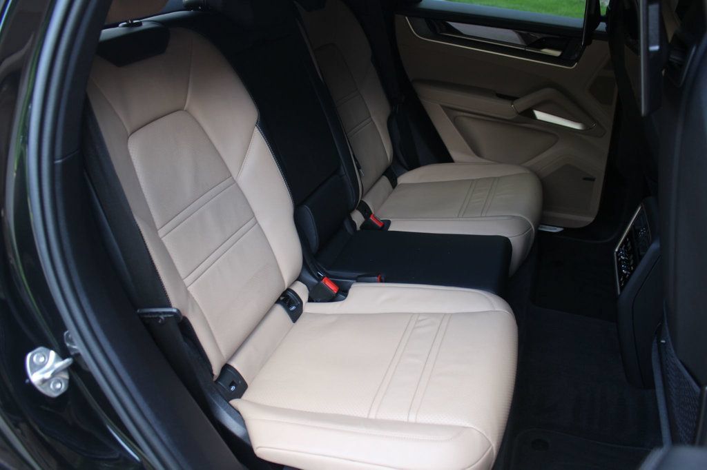 Used 2025 Porsche Cayenne Coupe AWD/4WD image 30