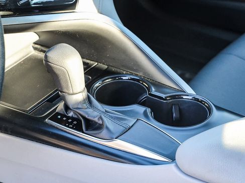 Used 2019 Toyota Camry L image 21