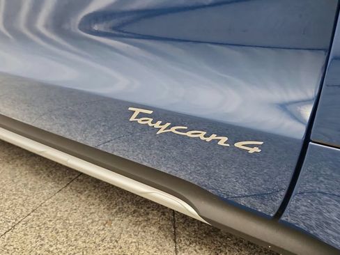 Used 2022 Porsche Taycan 4 Cross Turismo AWD/4WD image 27