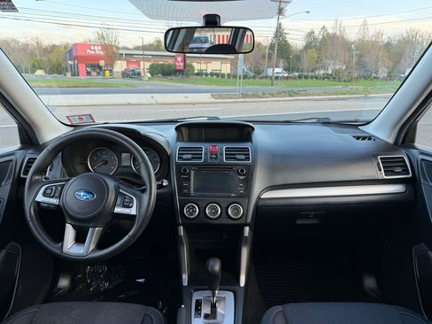 Used 2017 Subaru Forester 2.5i w/ Alloy Wheel Package image 11