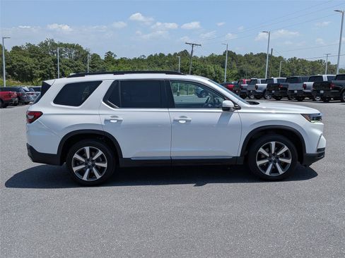 Used 2025 Honda Pilot Touring image 4