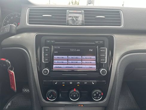 Used 2015 Volkswagen Passat 1.8T SE FWD image 19