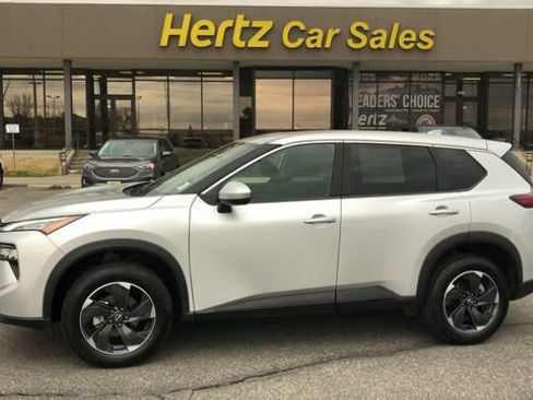 Used 2025 Nissan Rogue SV image 5