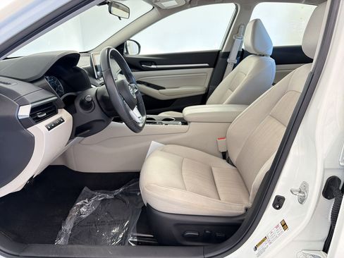 Used 2021 Nissan Altima 2.5 SV w/ SV Premium Package image 5