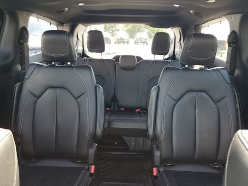 Used 2021 Chrysler Pacifica Touring-L w/ Uconnect Theater Family Group AWD/4WD image 13