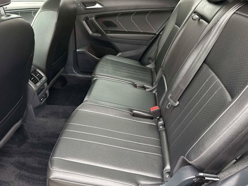 Used 2022 Volkswagen Tiguan SE w/ Panoramic Sunroof Package AWD/4WD image 13
