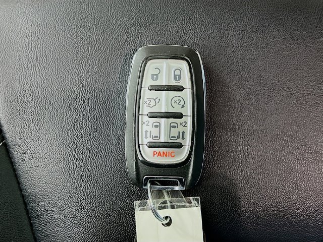 Used 2024 Chrysler Pacifica Touring-L FWD image 12