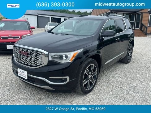 Used 2017 GMC Acadia Denali w/ Technology Package AWD/4WD image 1