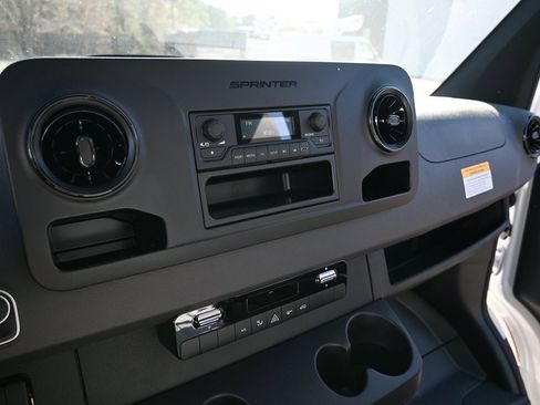 Used 2025 Mercedes-Benz Sprinter 2500 image 12