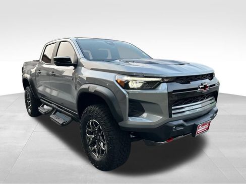 Used 2026 Chevrolet Colorado ZR2 w/ Technology Package AWD/4WD image 8