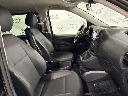 Used 2023 Mercedes-Benz Metris Passenger image 17
