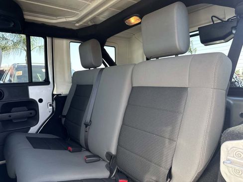 Used 2010 Jeep Wrangler Unlimited Sahara AWD/4WD image 9