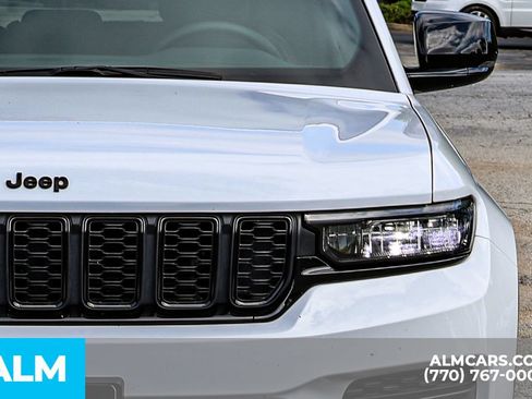 Used 2025 Jeep Grand Cherokee Altitude AWD/4WD image 15