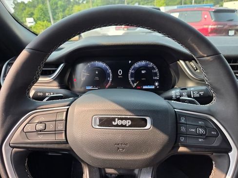 Used 2025 Jeep Grand Cherokee L Altitude RWD image 23