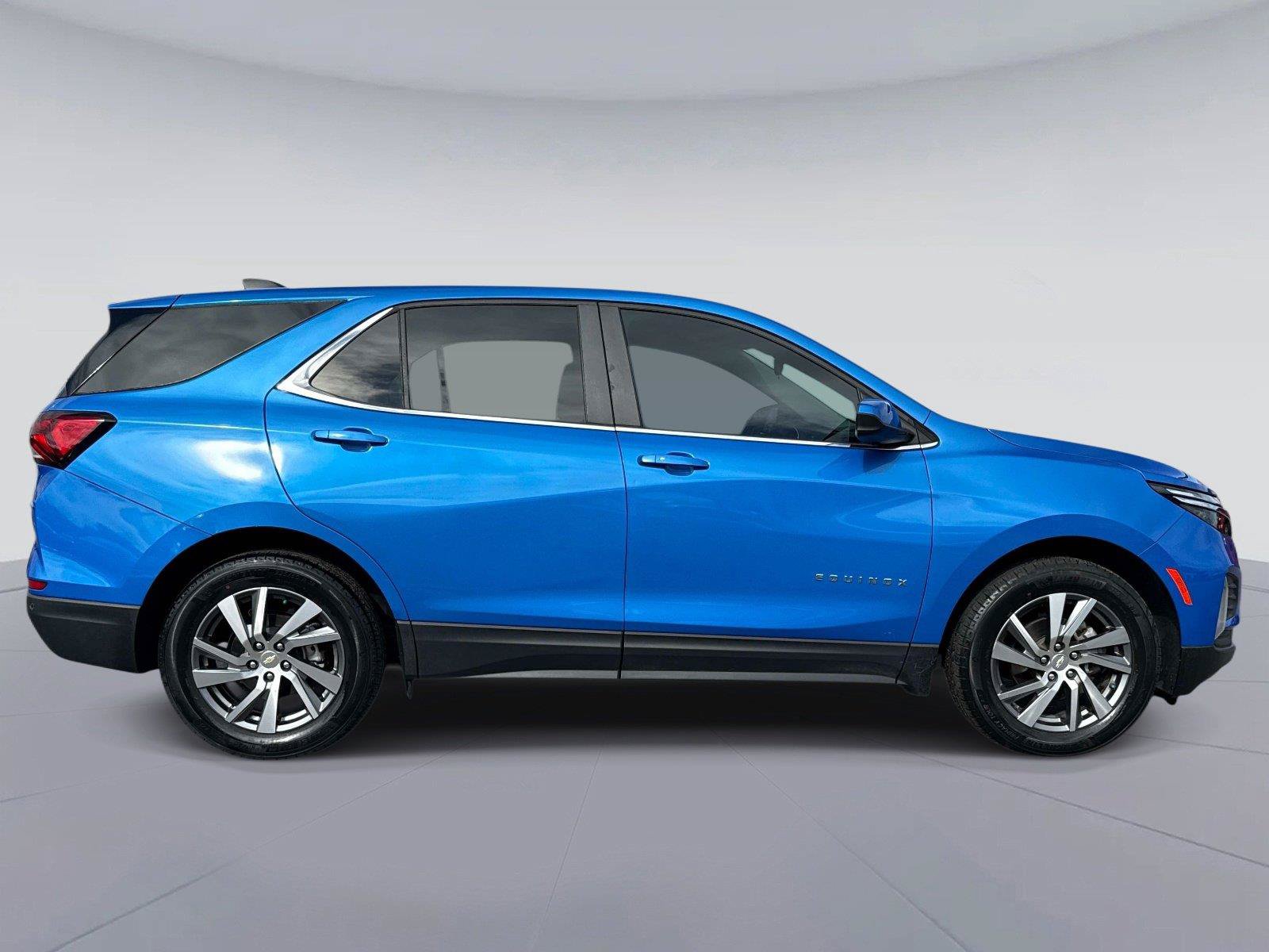 Used 2024 Chevrolet Equinox LT FWD image 2