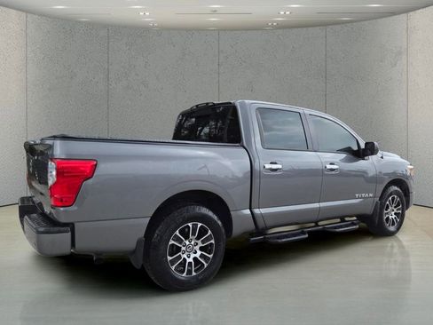 Used 2021 Nissan Titan SV RWD image 3