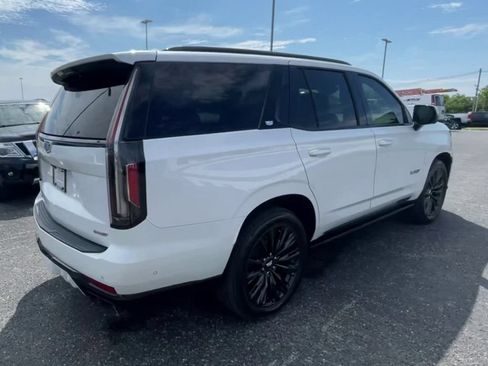 Certified 2023 Cadillac Escalade V w/ LPO, ONYX Package AWD/4WD image 9
