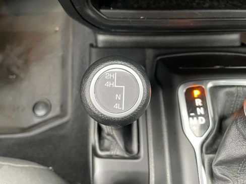 Used 2023 Jeep Gladiator Sport AWD/4WD image 12