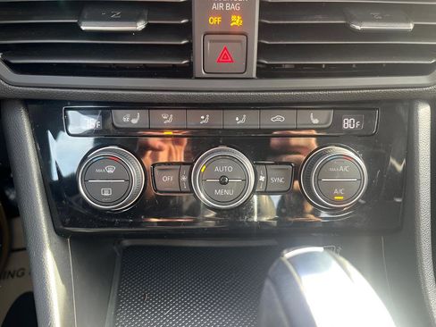 Used 2019 Volkswagen Jetta SE w/ Cold Weather Package image 30