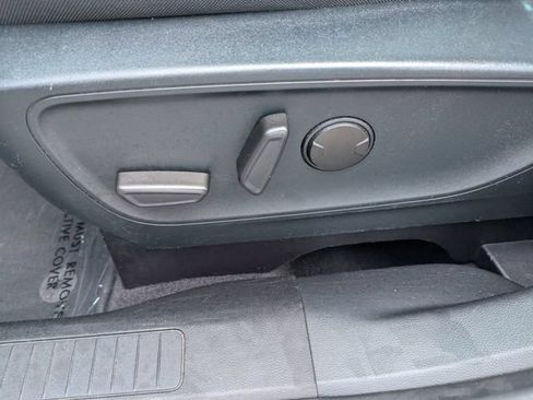 Used 2020 Ford Escape SE FWD image 21