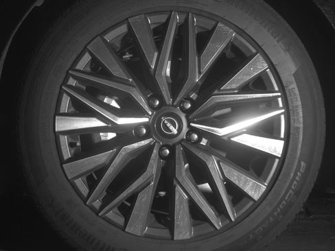 Used 2025 Nissan Altima 2.5 SV FWD image 12