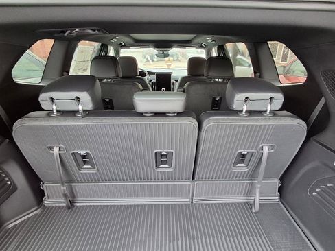 Used 2026 GMC Acadia AT4 w/ Luxury Package AWD/4WD image 9