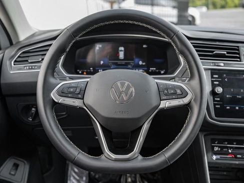 Used 2024 Volkswagen Tiguan SE image 27