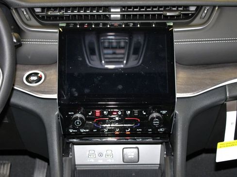 New 2025 Jeep Grand Cherokee Limited w/ Luxury Tech Group II image 13