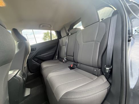 Used 2025 Subaru Crosstrek 2.0i Premium image 13