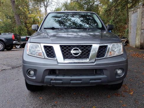 Used 2020 Nissan Frontier SV image 11
