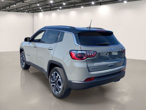 Used 2022 Jeep Compass Limited AWD/4WD image 5