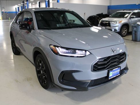 Used 2024 Honda HR-V Sport image 3
