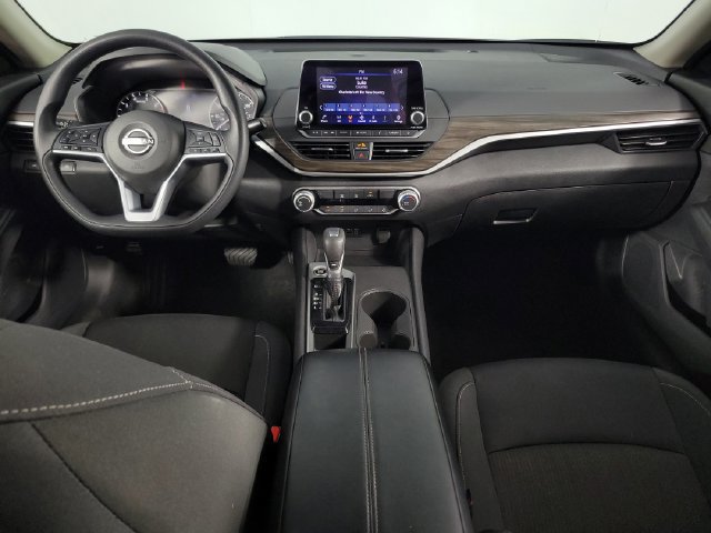 Used 2025 Nissan Altima 2.5 SV FWD image 25