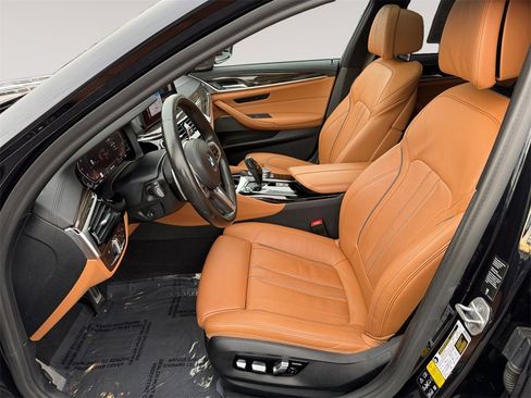 Used 2020 BMW 540i xDrive w/ M Sport Package image 9
