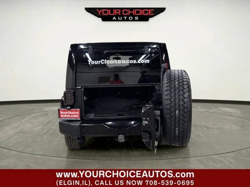 Used 2016 Jeep Wrangler Unlimited Sahara AWD/4WD image 5