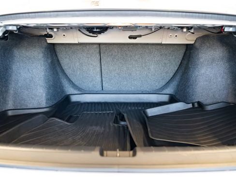 Used 2019 Honda Accord Touring image 8