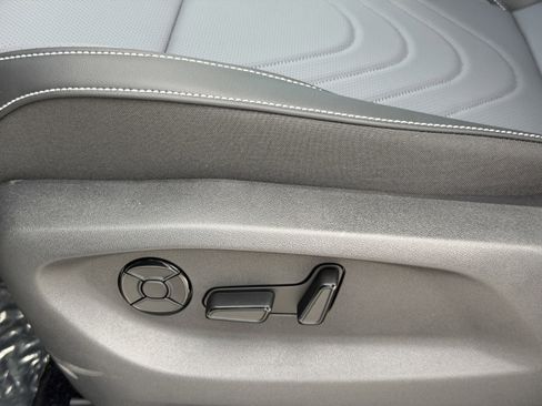 New 2026 Volkswagen Tiguan SE image 16