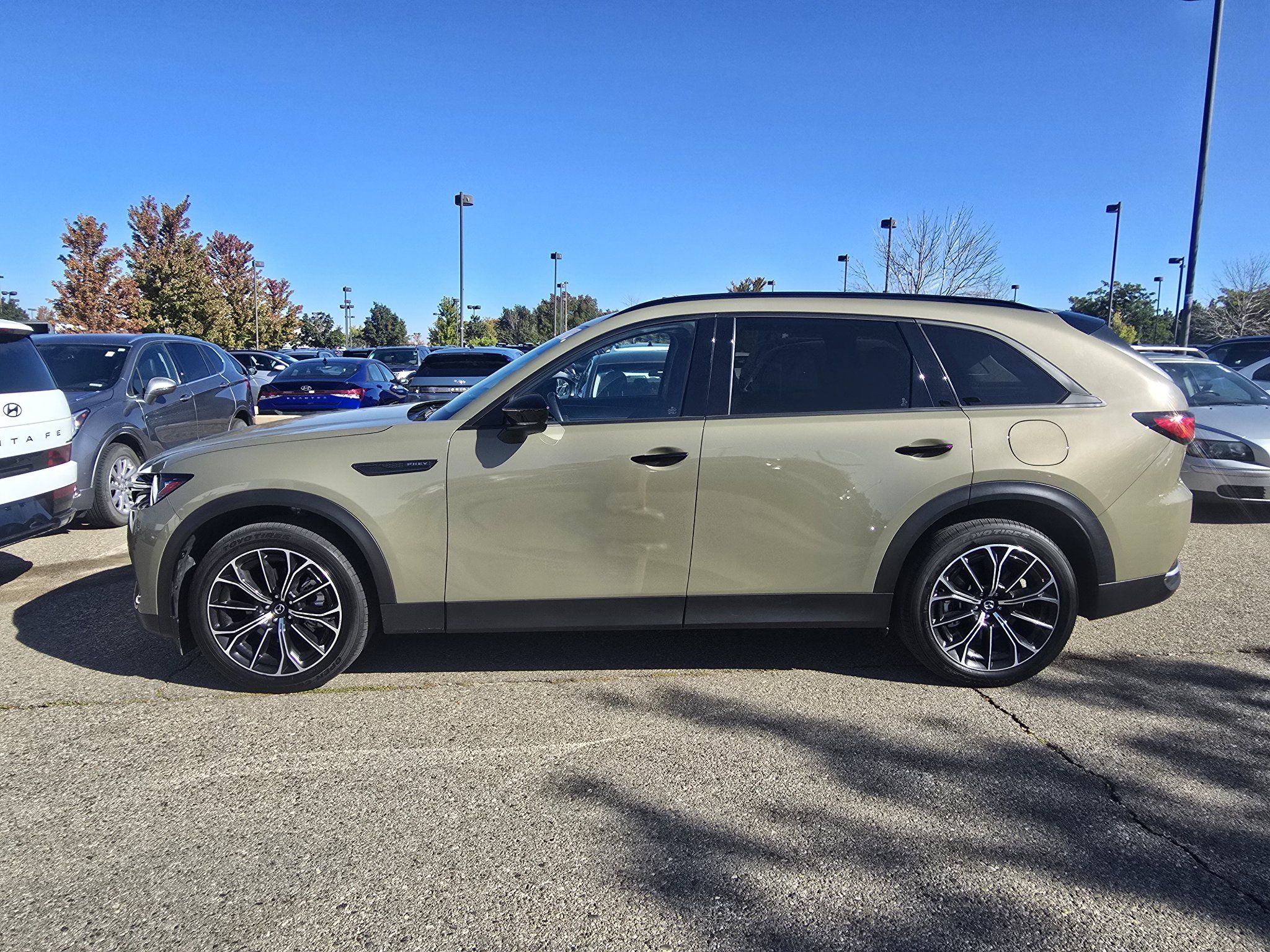 Used 2025 MAZDA CX-70 Plug-In Hybrid w/ Premium Pkg AWD/4WD image 2