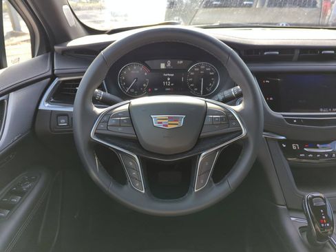 Used 2025 Cadillac XT5 Premium Luxury FWD image 16