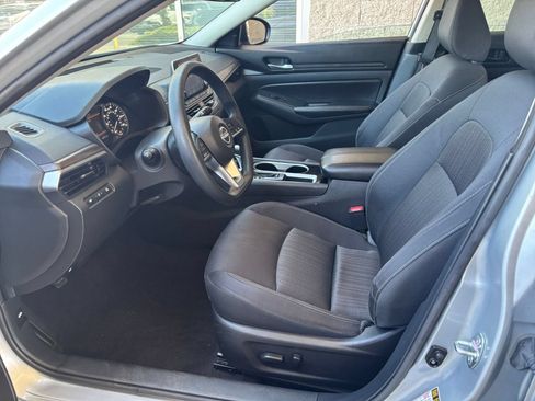 Used 2024 Nissan Altima 2.5 SV FWD image 28