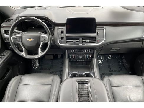 Used 2022 Chevrolet Suburban LT w/ Luxury Package image 16