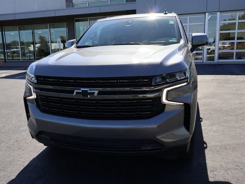 Used 2022 Chevrolet Suburban RST w/ Luxury Package AWD/4WD image 2