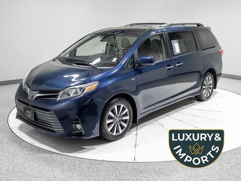 Used 2020 Toyota Sienna XLE AWD/4WD image 1