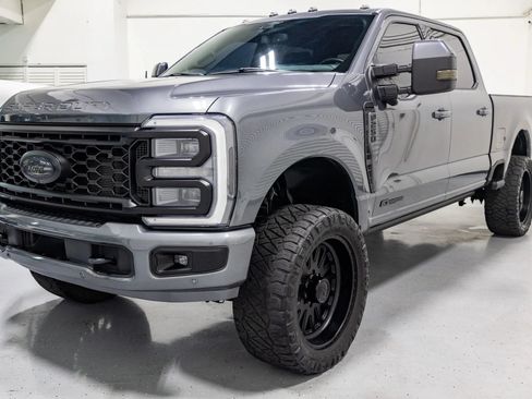 Used 2024 Ford F250 Platinum AWD/4WD image 2