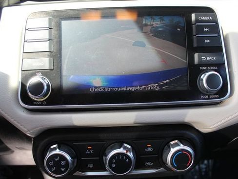 Used 2021 Nissan Versa SV FWD image 46
